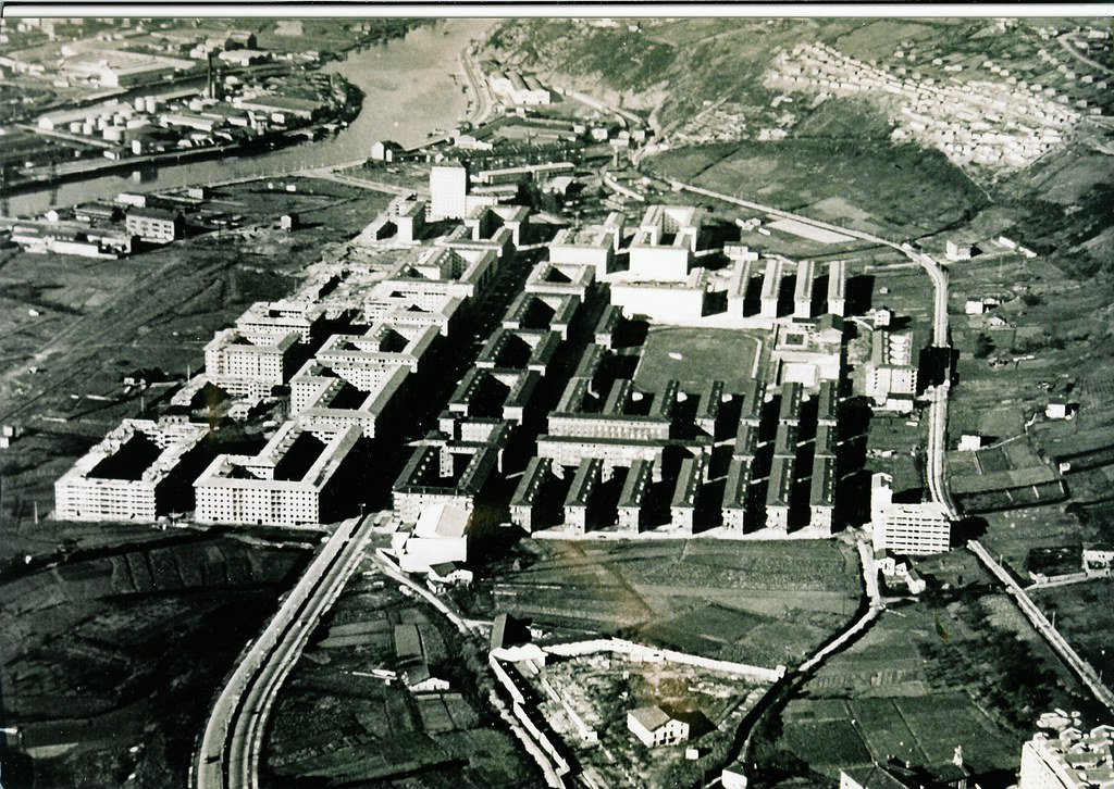 Vista aérea histórica de Ibarrekolanda en blanco y negro